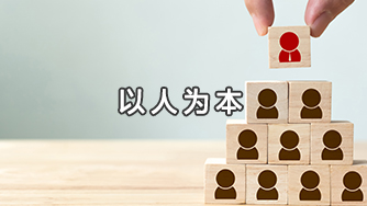 Hướng tới con người